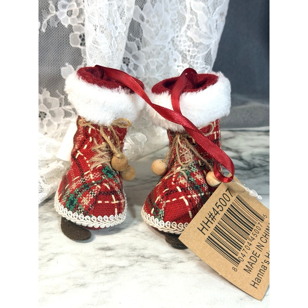 Hanna's Handiworks Pair of Red Plaid Christmas Skate Decoration 3" x 3" (3058)